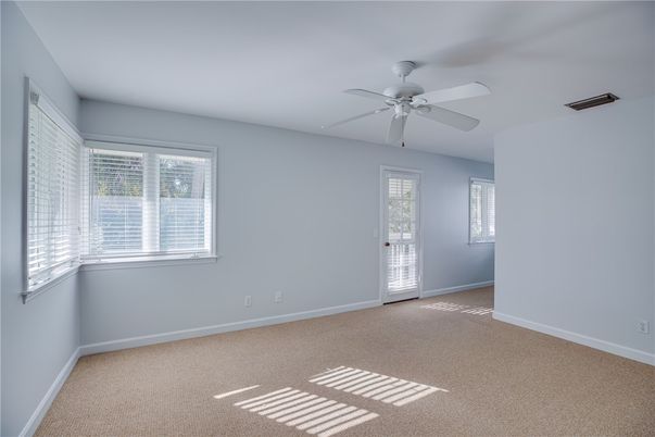 Empty room, Interior