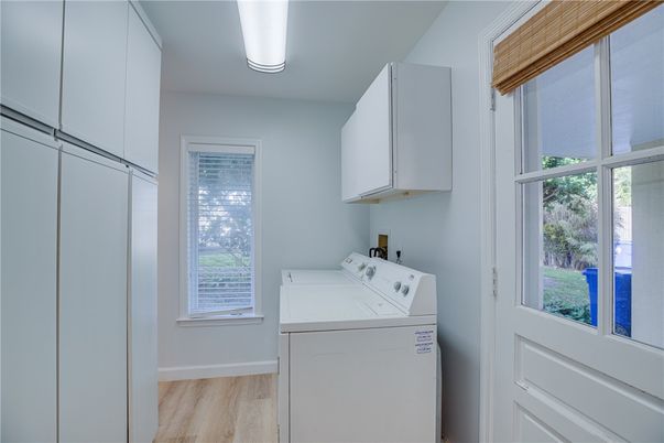 Interior, Washer, Wood Texture Flooring