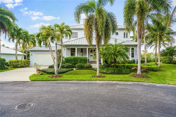 Attached, Exterior, Facade, Ranch