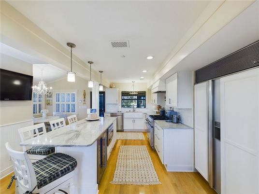 Chandelier, Dining room, Interior, Kitchen, Pendant Lights, Recessed Lighting, Wood Texture Flooring