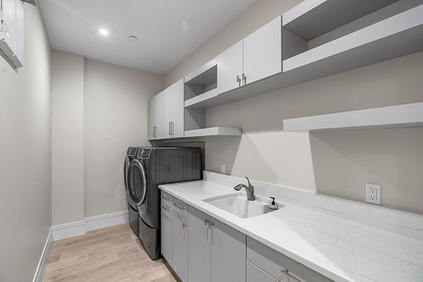 Interior, Recessed Lighting, Washer, Wood Texture Flooring