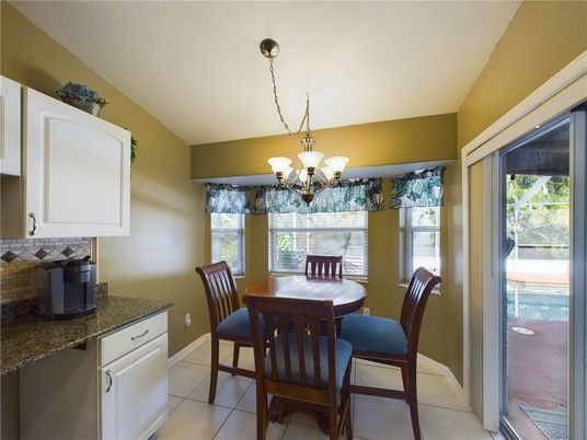 Chandelier, Dining room, Interior