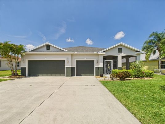 Attached, Exterior, Facade, Ranch