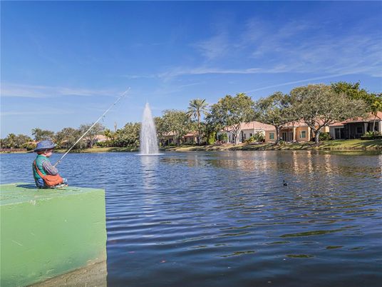 Exterior, Lake