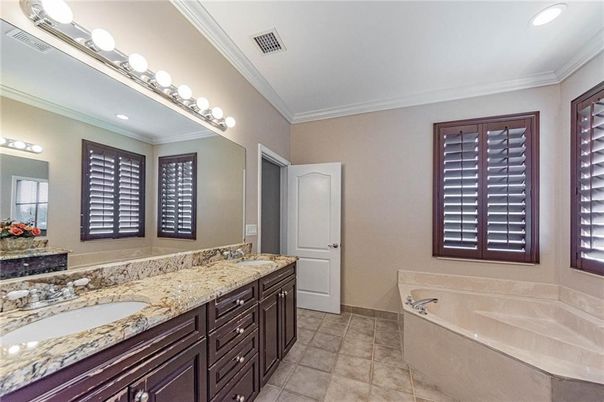 Bathroom, Dual Sink Vanities, Interior, Recessed Lighting