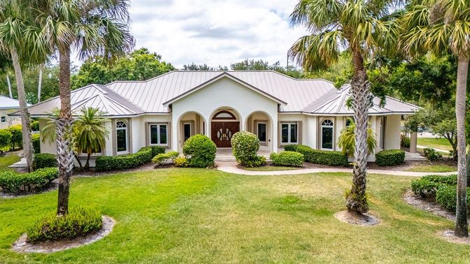 Backyard, Exterior, Facade, Ranch