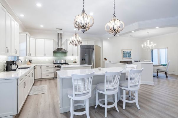 Chandelier, Dining room, Interior, Kitchen, Pendant Lights, Recessed Lighting, Stainless Steel Appliances, Wood Texture Flooring