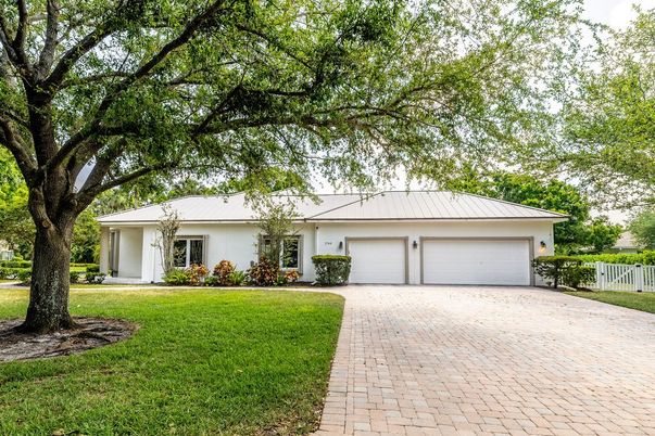 Attached, Exterior, Facade, Ranch