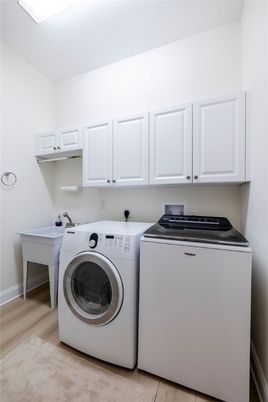 Interior, Washer, Wood Texture Flooring