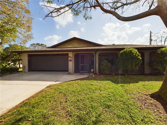 Attached, Exterior, Facade, Ranch
