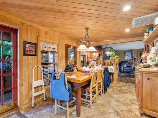 Dining room, Interior, Pendant Lights, Recessed Lighting, Wooden Ceilings, Wooden Walls