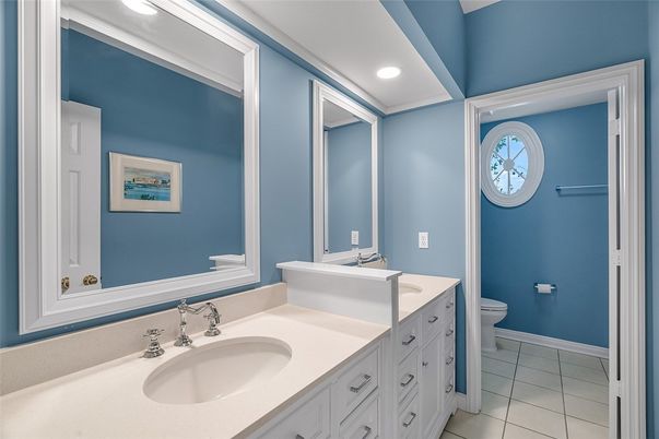 Bathroom, Dual Sink Vanities, Interior, Recessed Lighting