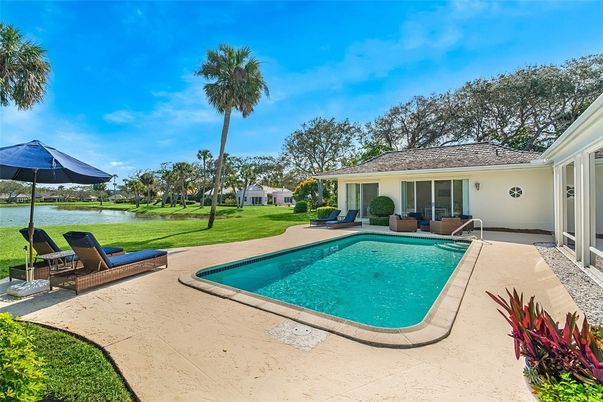 Exterior, Pool, Water