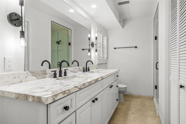 Bathroom, Dual Sink Vanities, Interior, Recessed Lighting