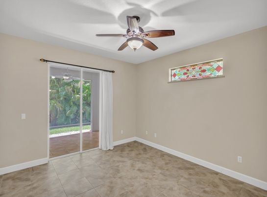 Empty room, Interior