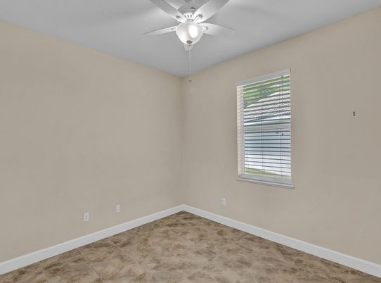 Empty room, Interior