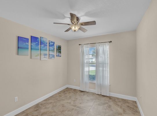 Empty room, Interior