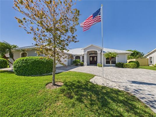 Backyard, Exterior, Facade, Ranch