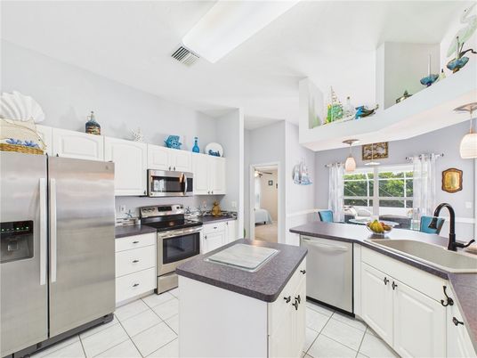 Dining room, Interior, Kitchen, Pendant Lights, Stainless Steel Appliances