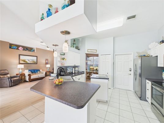 Interior, Kitchen, Living room, Pendant Lights, Wood Texture Flooring