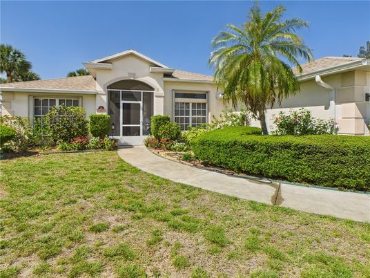 Backyard, Exterior, Facade, Ranch