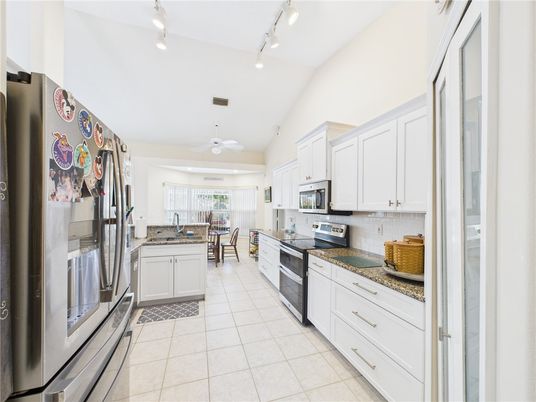 Dining room, Interior, Kitchen, Recessed Lighting, Stainless Steel Appliances