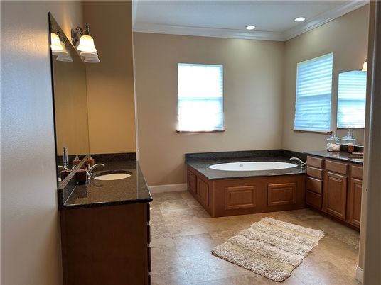 Bathroom, Dual Sink Vanities, Interior, Recessed Lighting