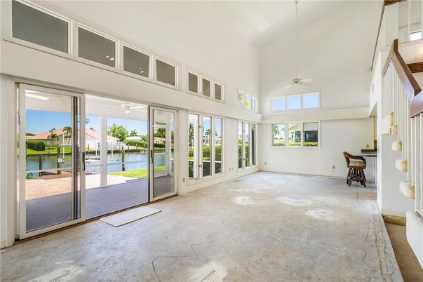 Interior, Sun Room, Water