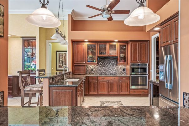 Dining room, Interior, Kitchen, Pendant Lights, Recessed Lighting, Stainless Steel Appliances