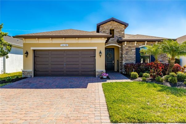 Attached, Exterior, Facade, Ranch