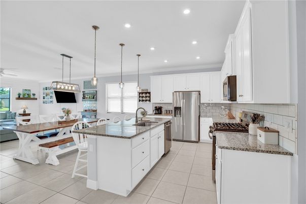 Dining room, Interior, Kitchen, Pendant Lights, Recessed Lighting, Stainless Steel Appliances