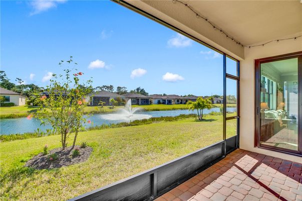 Exterior, Lake