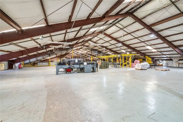 Garage, Interior, Wooden Beams
