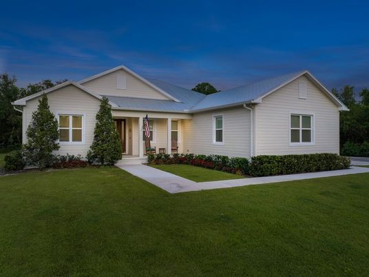 Backyard, Exterior, Facade, Ranch