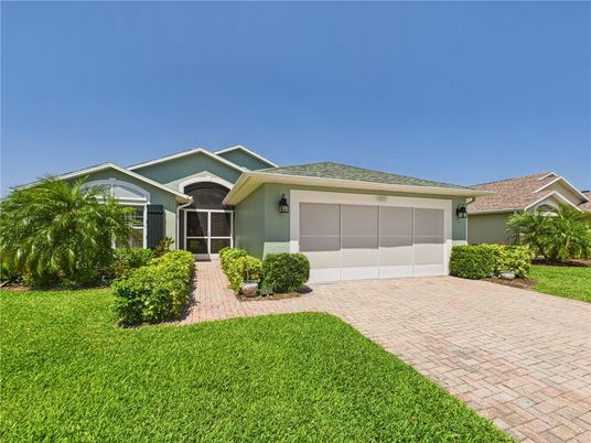 Attached, Exterior, Facade, Ranch