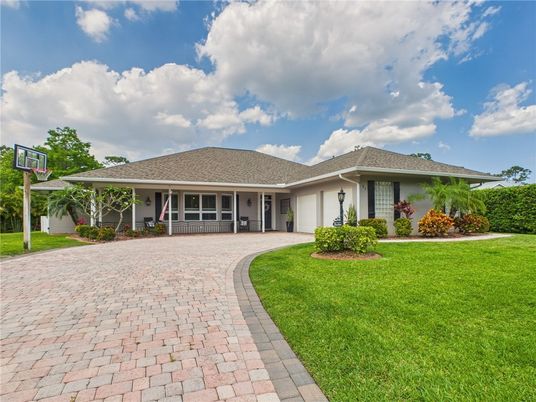 Backyard, Exterior, Facade, Ranch
