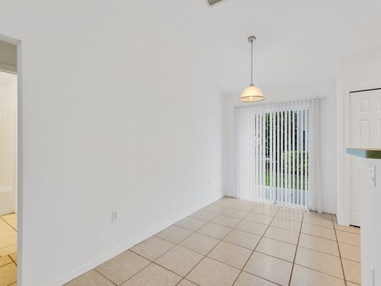 Empty room, Interior, Pendant Lights