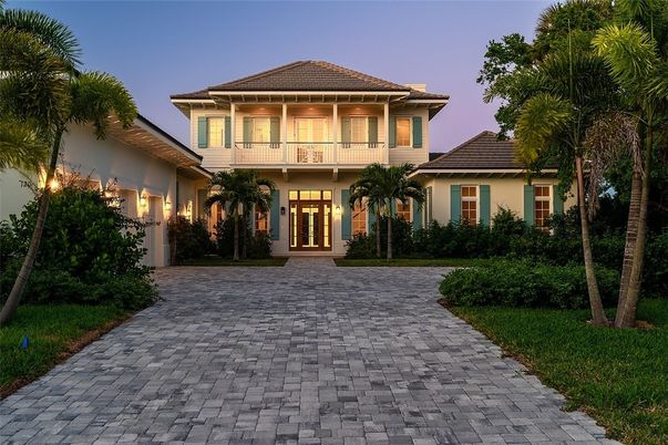 Exterior, Facade, Mediterranean