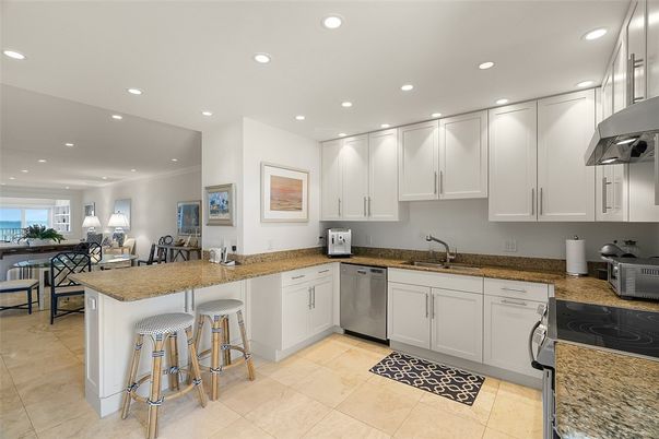 Dining room, Interior, Kitchen, Recessed Lighting, Stainless Steel Appliances