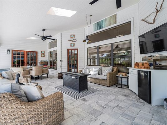 Dining room, Interior, Living room, Pendant Lights