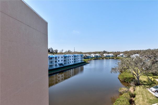 Exterior, Lake