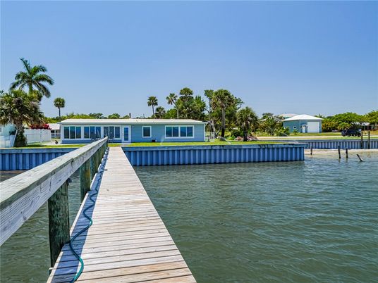 Exterior, Lake