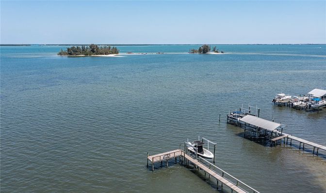 Exterior, Lake