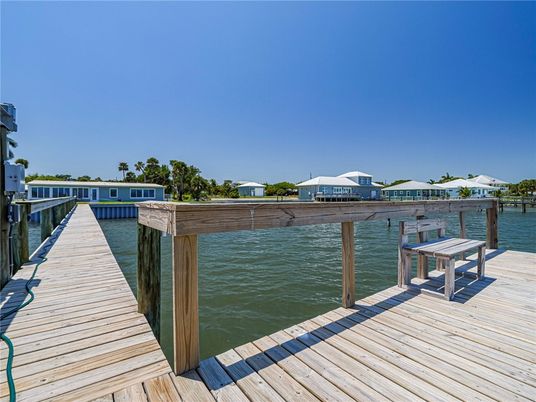 Exterior, Lake