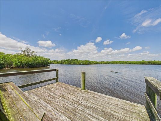 Exterior, Lake
