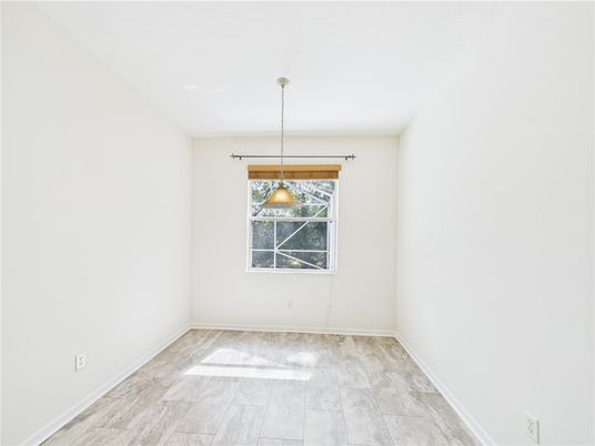 Empty room, Interior, Pendant Lights