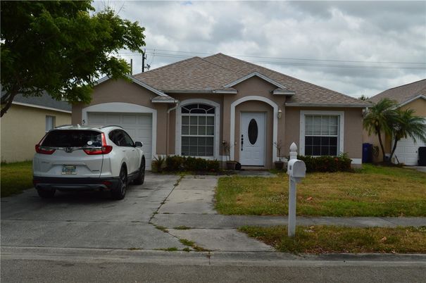 Attached, Exterior, Facade, Ranch