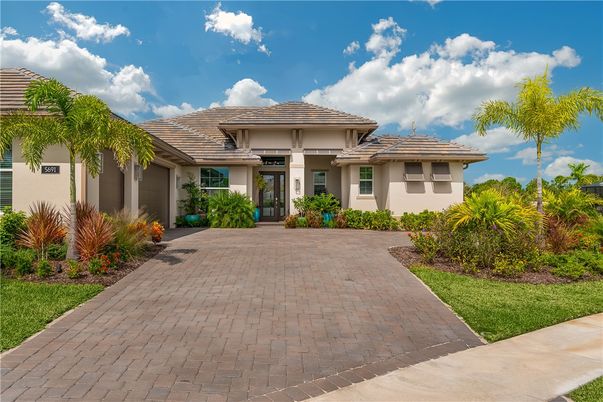 Attached, Exterior, Facade, Mediterranean