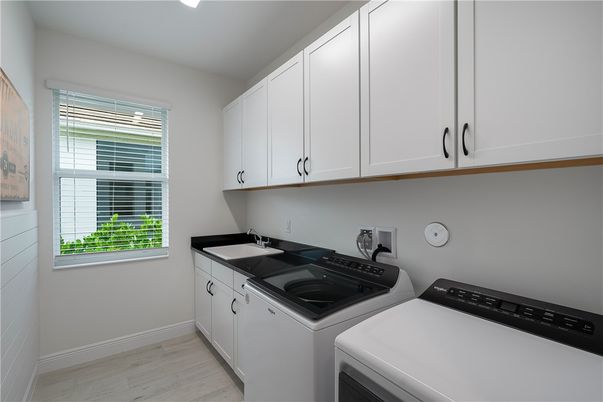 Interior, Washer, Wood Texture Flooring