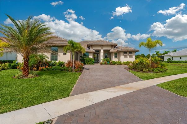 Backyard, Exterior, Facade, Ranch